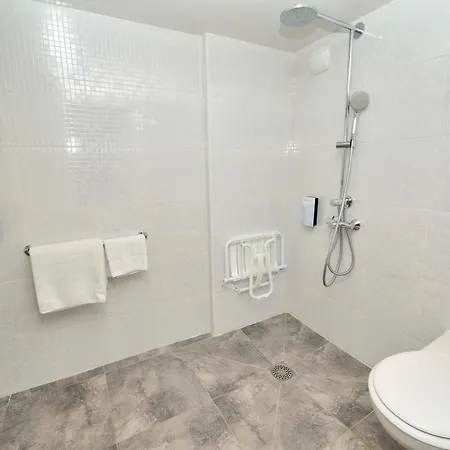 Campanile Sud Otel 3*
